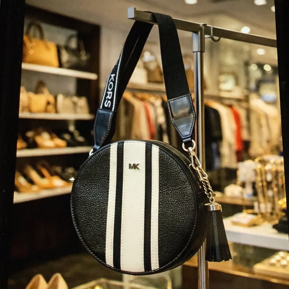 Michael Kors Black White Round Crossbody camera bag purse new - Picture 4 of 6